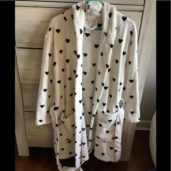 Emily & Meritt Robe - Picture 1 of 3